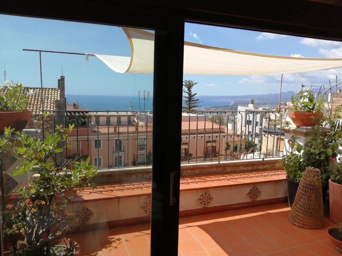 Aly Art Apartment Taormina Duomo, Gulf & Etna View Экстерьер фото